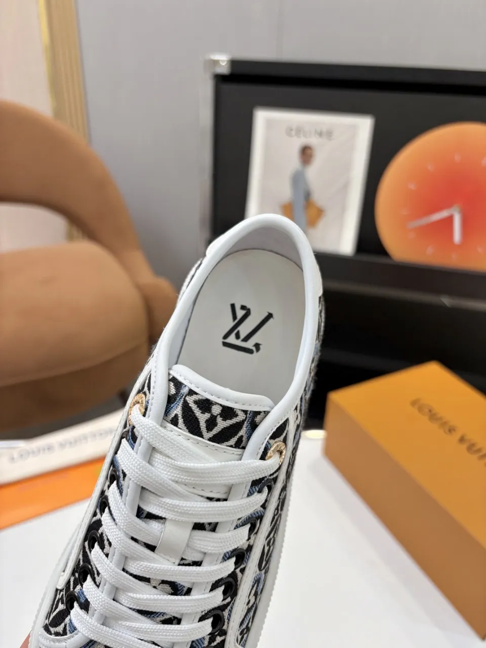 p580🐮🐮 LV couple skate shoes｜Classic jacquard, the ultimate code for a sweet outing! 👫** This pair of shoes is Louis Vuitton's love letter to fashionistas💌 - **classic presbyopic skate shoes**, the perfect choice for couples to go out on the street!  🔸 **Luxury details are a must-have**: Jacquard fabric  🔸 **So comfortable that you don’t want to take it off**: The sheepskin lining is skin-friendly and breathable, warm in autumn and winter without stuffing your feet, refreshing in spring and summer without being sticky, and you can wear it with a high-end feel in all seasons!  🔸 **Steady sense of security**: Non-slip rubber outsole, perfect grip, accompanying you through romantic streets.  **💑 Couple outfit inspiration**: ▪️ For boys, pair with leggings + baseball cap for a trendy street look!  ▪️ Girls can wear short skirts or shark pants, and the sweet and cool style is easy to choose~ **#Louis Vuitton #couple shoes #presbyopia classic** **👉 Click to collect and become the most fashionable CP in the circle of friends with him! ** Fabric: Imported cowhide/classic jacquard fabric Lining: Sheepskin lining Sole: Original rubber sole Size: Women’s size 35-42 (40/41/42 customized) Men’s size 39-45 (39.45 customized)